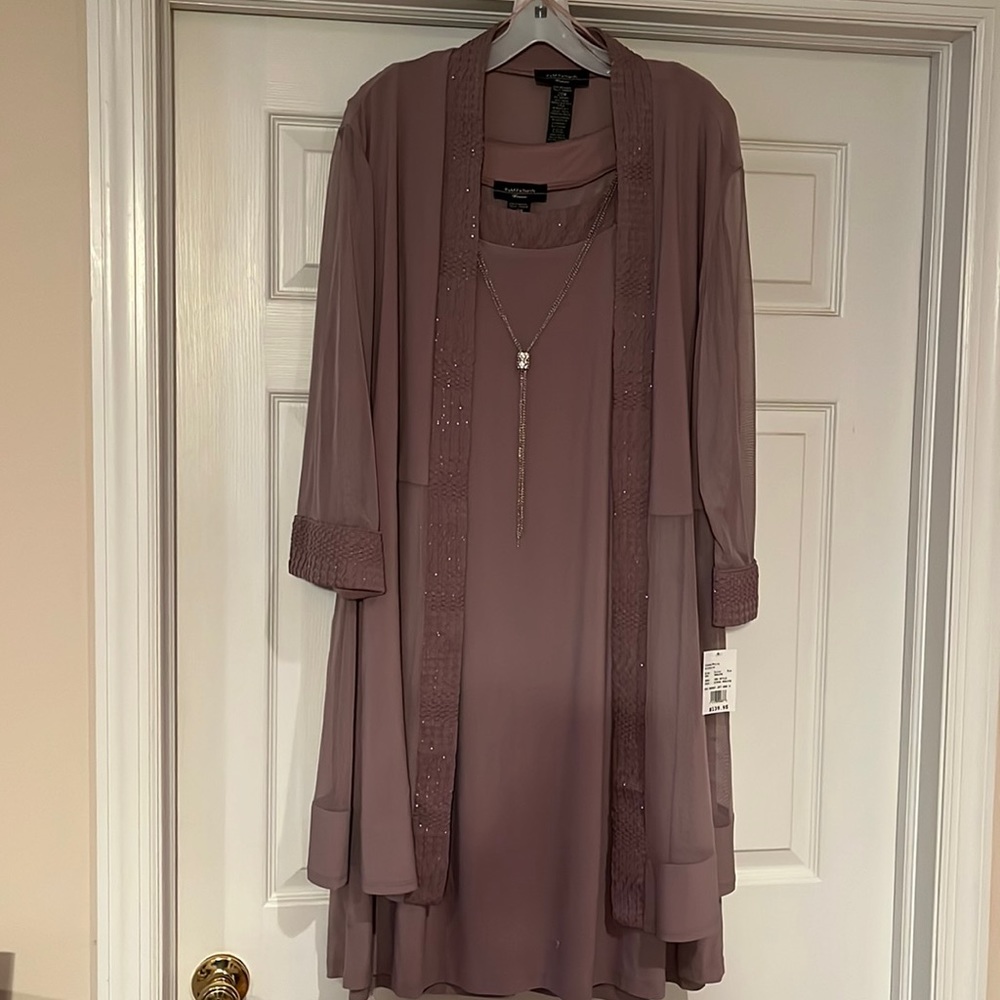 Mother of the bride. Never worn found a different one missed the return date.